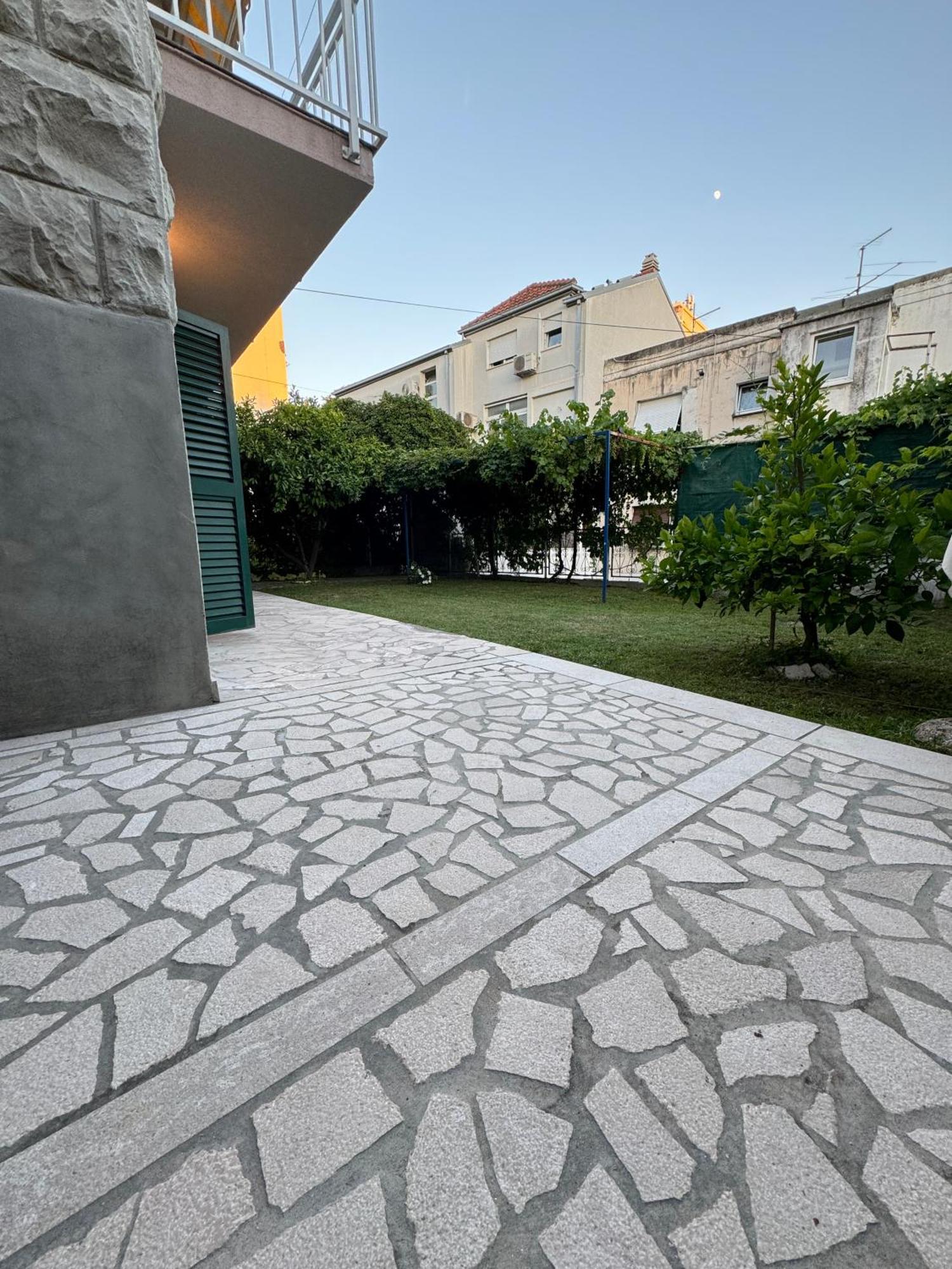 Valentinas Garden Apartment Split Bagian luar foto